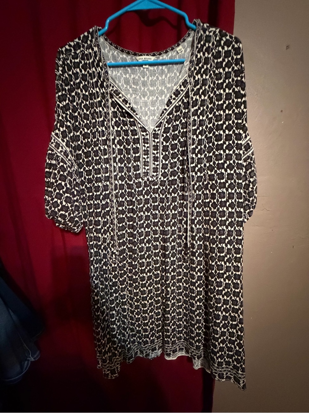 Max Studio Black and White Geometric Tunic Top